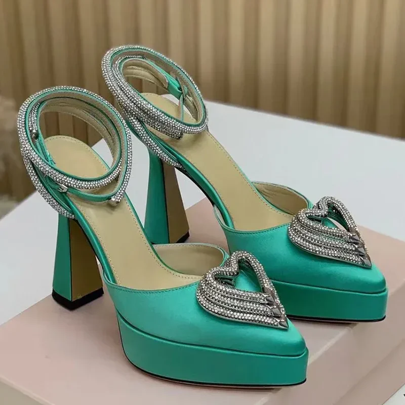 Platform Crystal Love Decorati - مراجعة Pointed Toe Flat وسعره